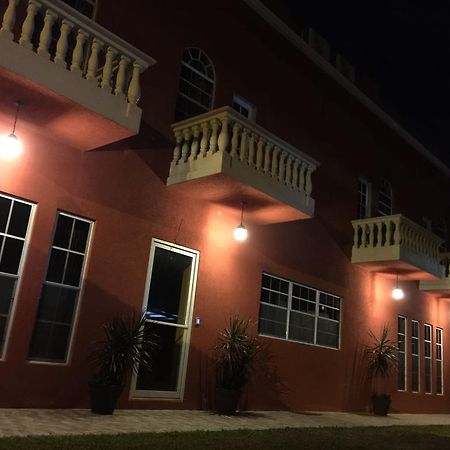 Montecristo Inn Piarco Exterior foto