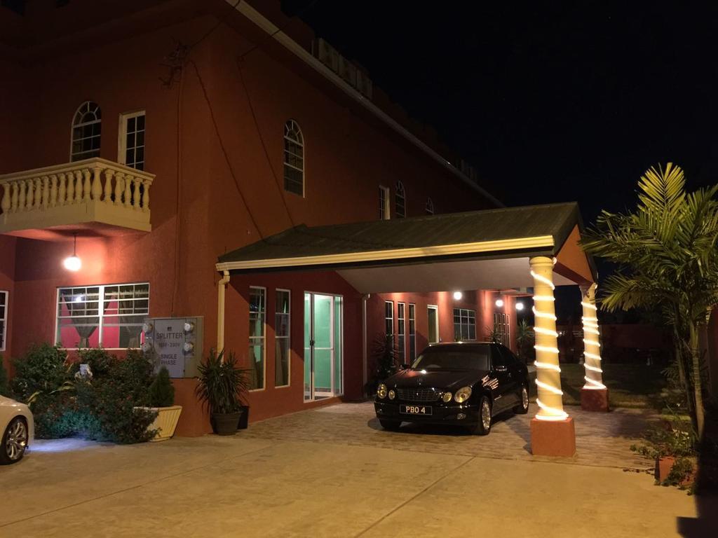 Montecristo Inn Piarco Exterior foto
